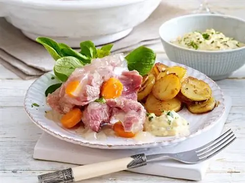 Свиная рулька кислое мясо с жареным картофелем