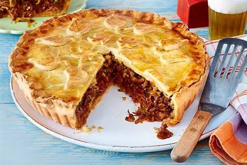 Мясной пирог с савойской капустой