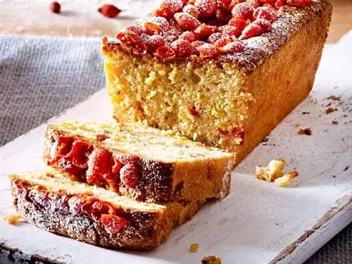 Торт с шиповником и кардамоном