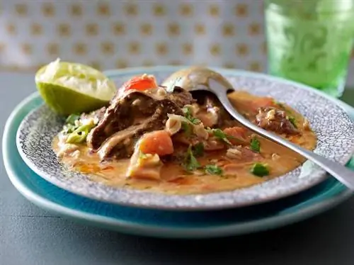 Карри из красной говядины с арахисом