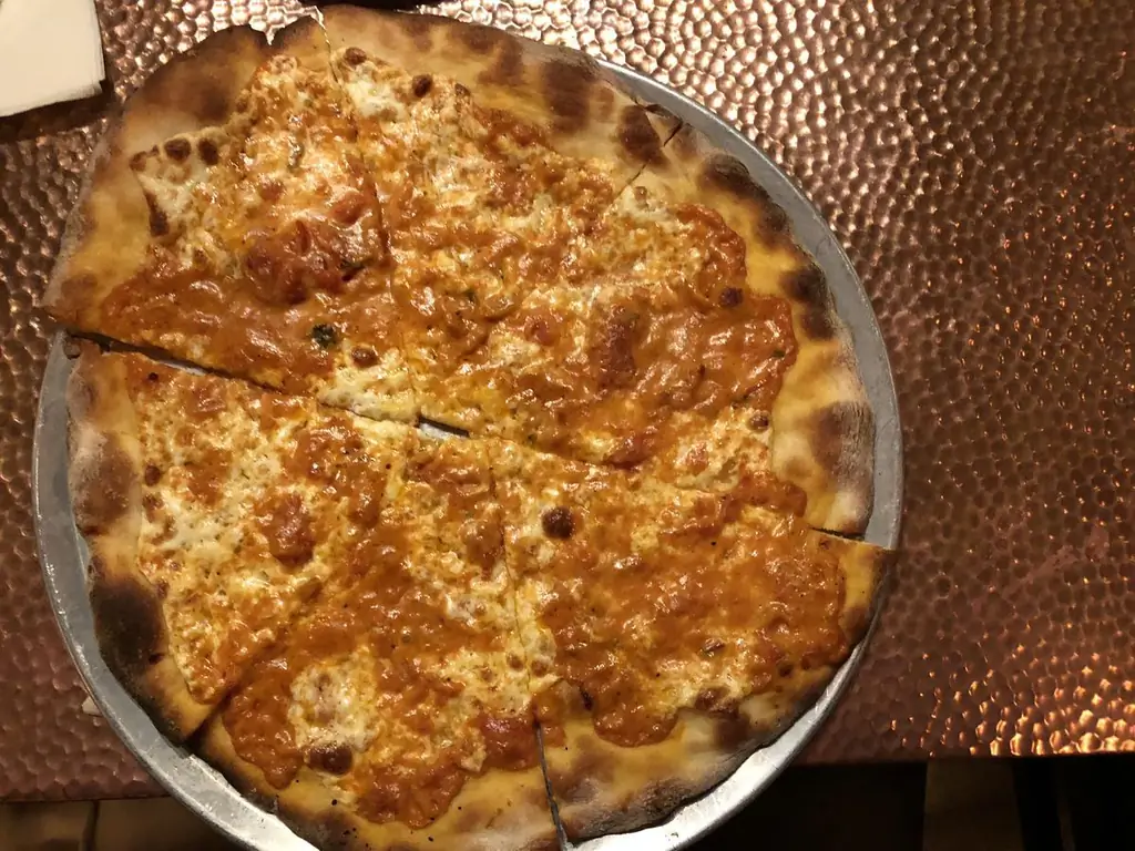 Пицца с водочным соусом в Joe & Pat’s Пицца с водочным соусом в Joe & Pat’s