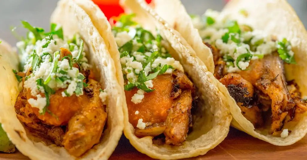 Рецензенты Yelp используют термин «аутентичность» как превосходство белых в действии