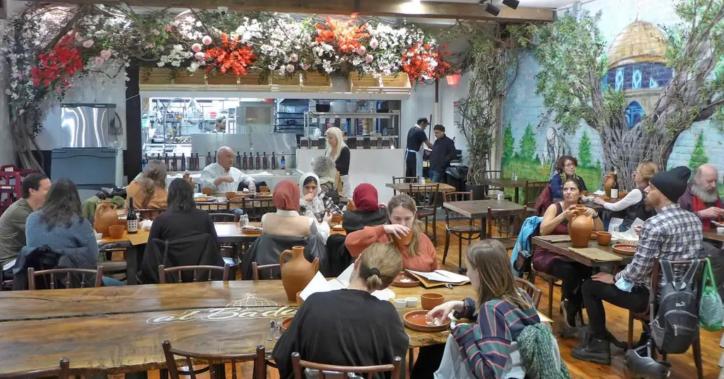 Palestinian Fare находит великолепную 100-местную сцену в Al Badawi