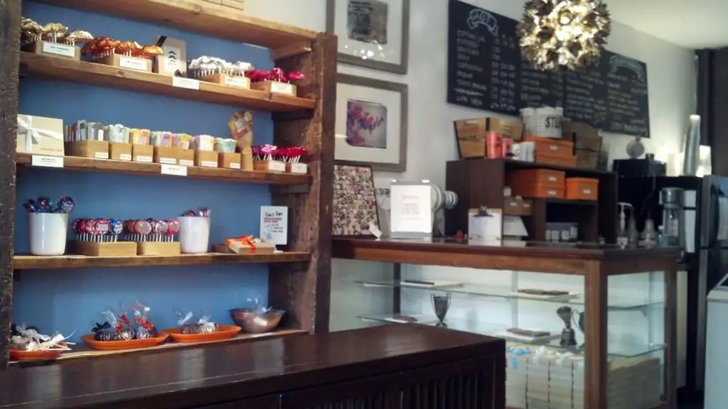 Бар Шелли упаковывает его через 66 лет; Шоколадный батончик готов