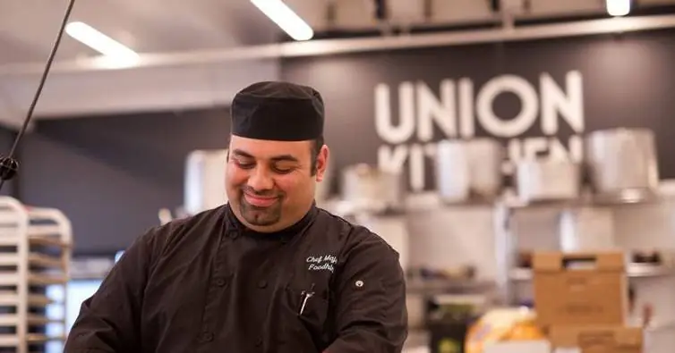 Продажа шаурмы помогает сирийскому беженцу адаптироваться к жизни в Америке