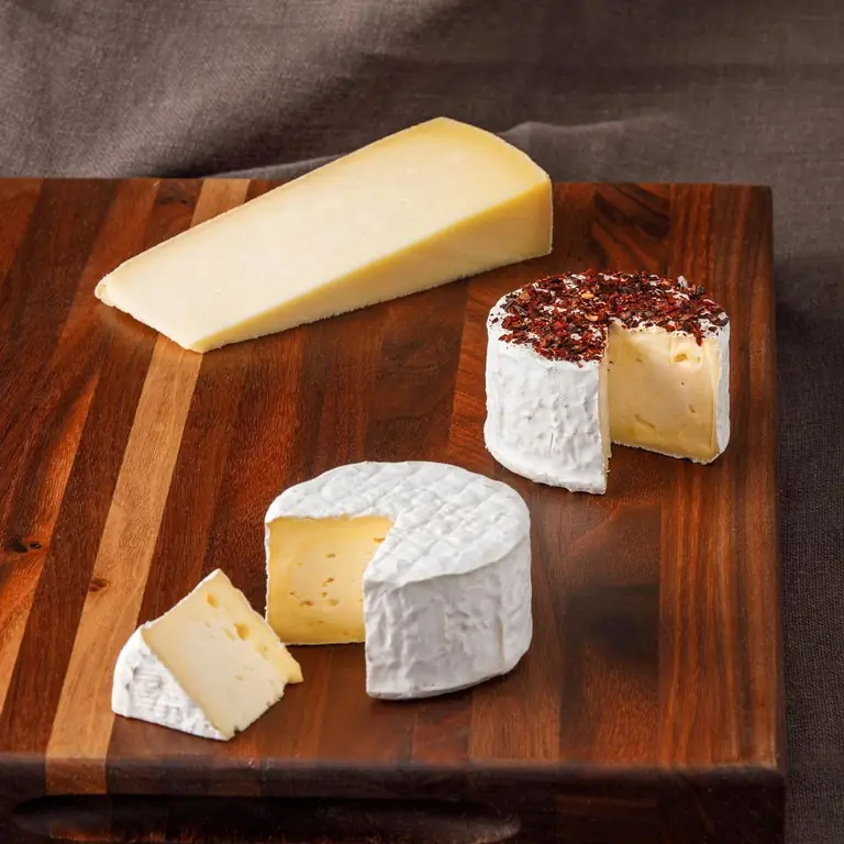 Ассорти из трех сыров