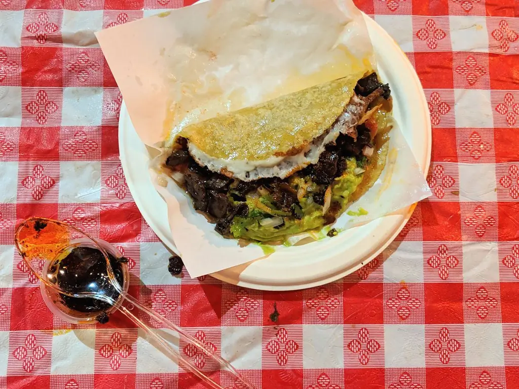 Кесадилья Хонго в Tacos 1986 Кесадилья Хонго в Tacos 1986