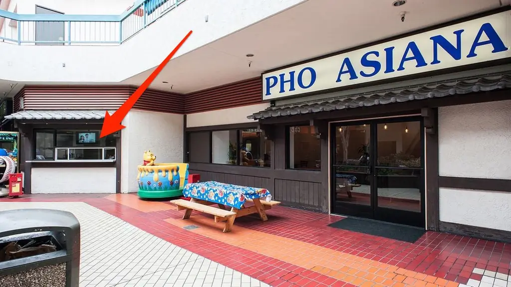Филиппинский ролик Элвина Кайлана Amboy теперь подается в Far East Plaza