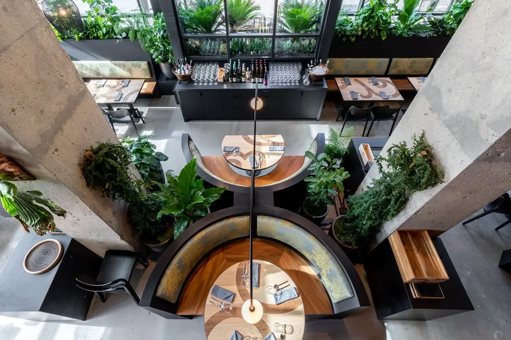 Вид сверху на столовую в Нари