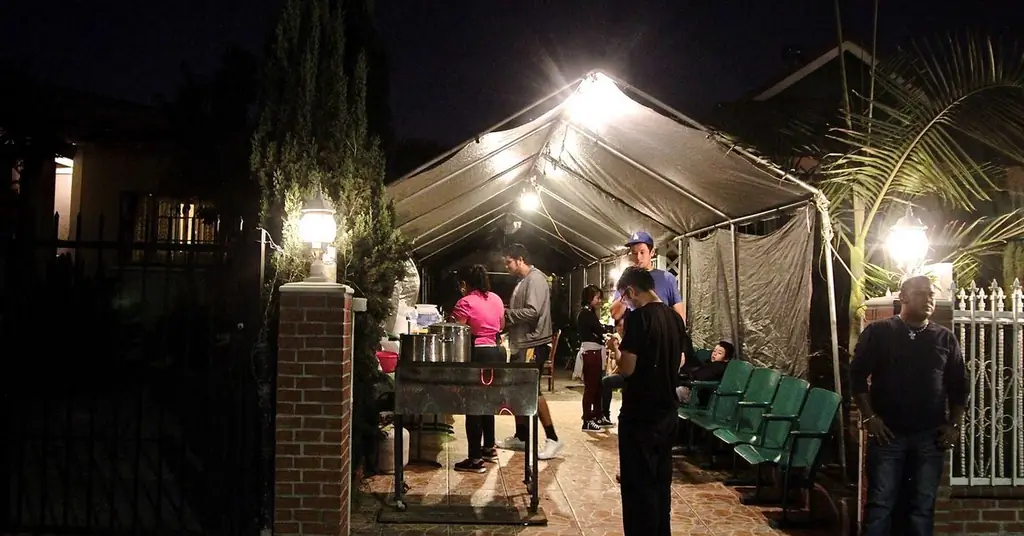 Сойти с ума от The Homestyle Pupusas в Chico Loco в Южном Лос-Анджелесе