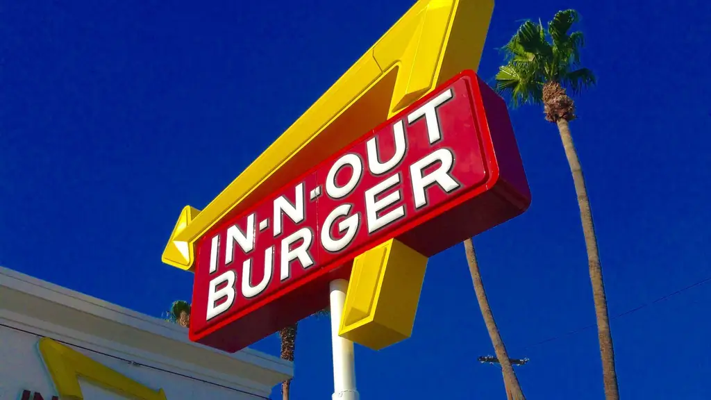 In-N-Out не может помешать рабочим носить значки «Борьба за 15 долларов»