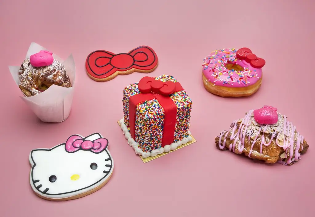 Сладости в кафе Hello Kitty Сладости в кафе Hello Kitty