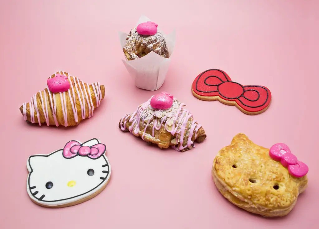 Сладости в кафе Hello Kitty Сладости в кафе Hello Kitty