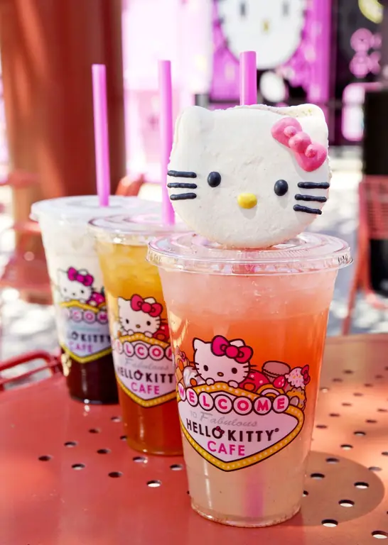 Напитки в кафе Hello Kitty Напитки в кафе Hello Kitty