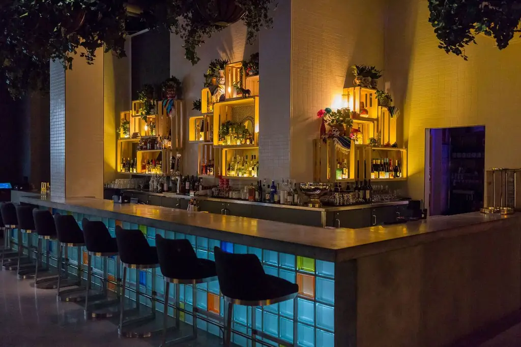 Бар в Best Friend