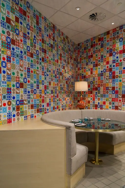 Стол шеф-повара на кухне в Best Friend