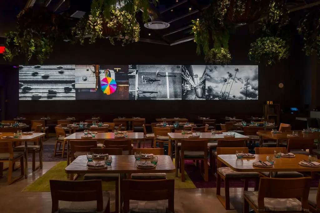 Столовая в Best Friend