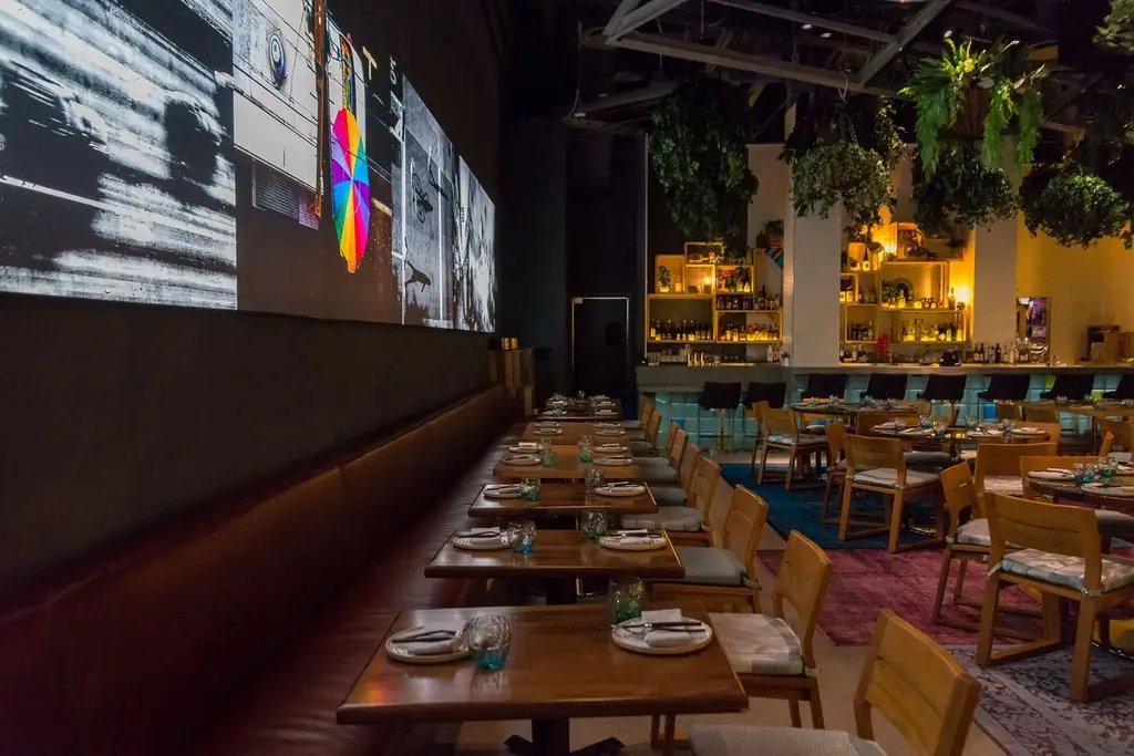 Столовая в Best Friend