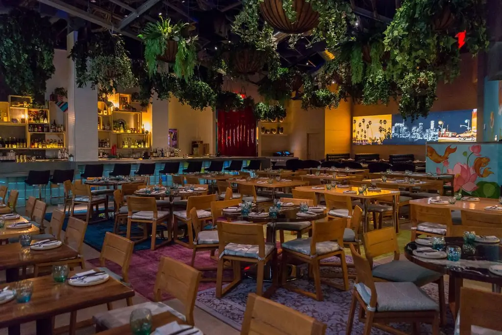 Столовая в Best Friend