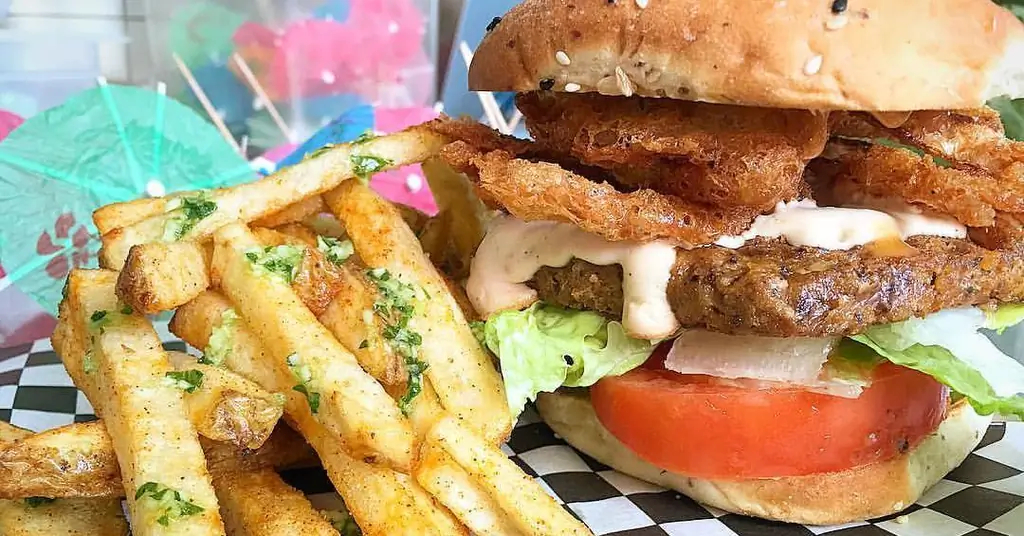 Hella Vegan Eats из Окленда столкнулась с увольнением