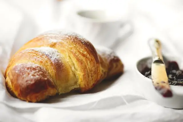 Круассан и джем