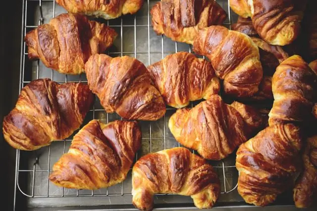 Много круассанов