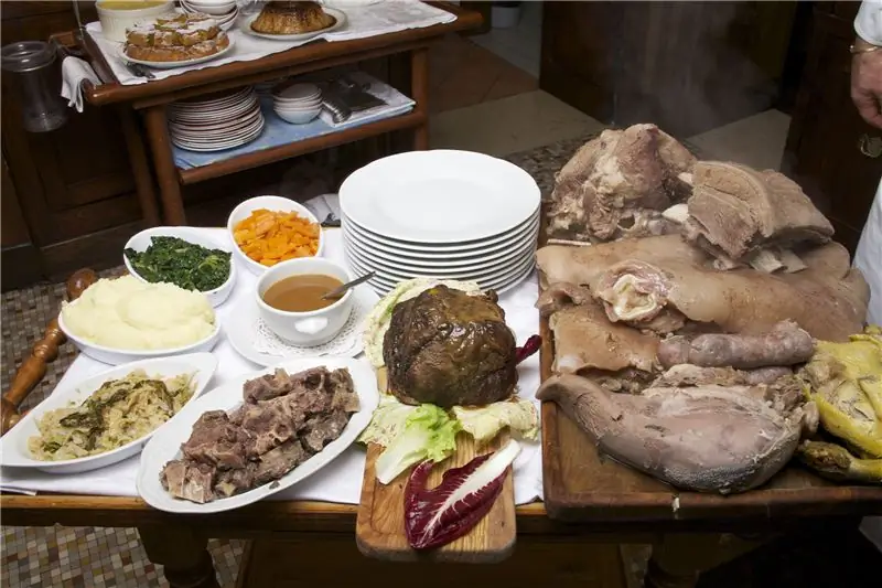 Пьемонтское отварное мясо; Веселло д'Оро Карро Пьемонтское отварное мясо; Веселло д'Оро Карро