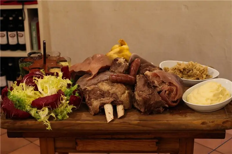 Пьемонтское отварное мясо; Веселло д'Оро Карро Пьемонтское отварное мясо; Веселло д'Оро Карро