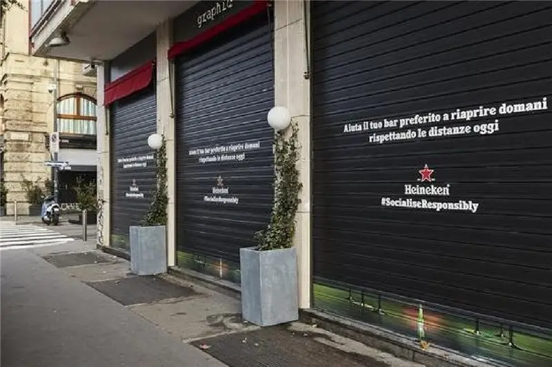 Heineken раскрашивает ставни баров в Милане, чтобы дистанцироваться