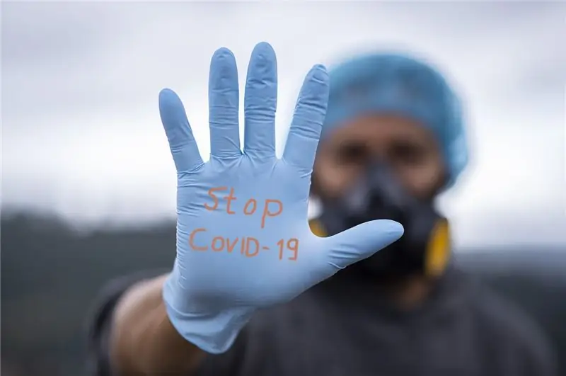 Риччоне: в баре запрещено говорить о Covid
