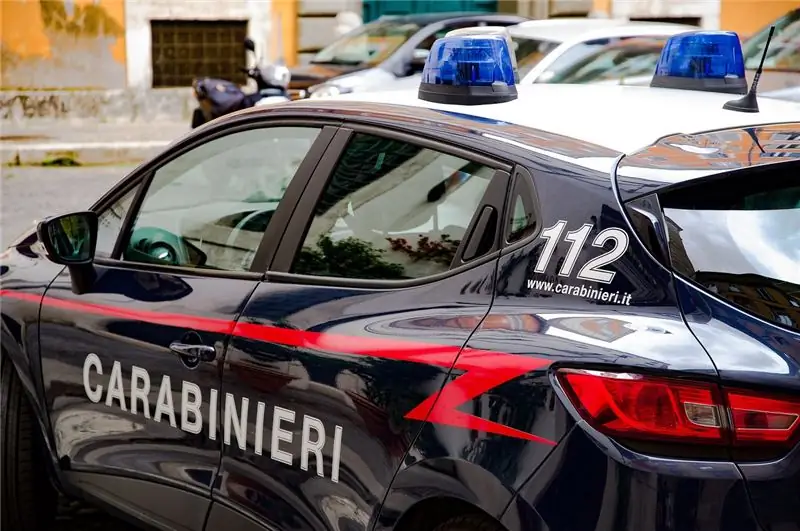 Леверано: карабинеры перестают голодать мигранту ради чека, а затем предлагают ему ужин