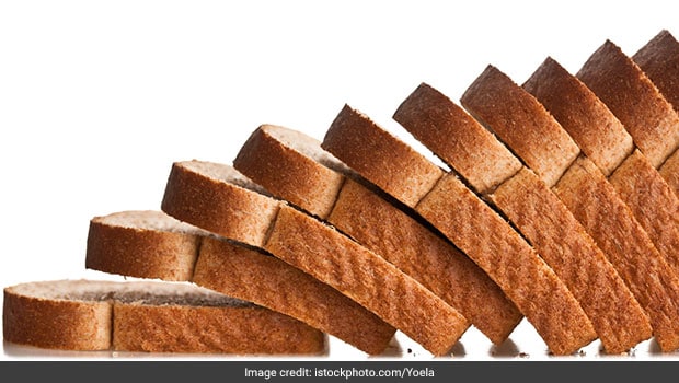 5 вкусных блюд, которые можно приготовить, используя остатки хлеба