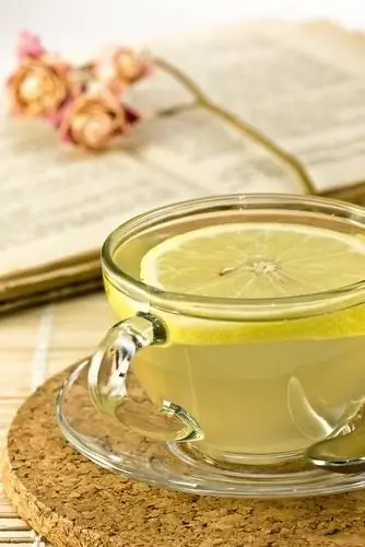 Стакан с водой с лимоном