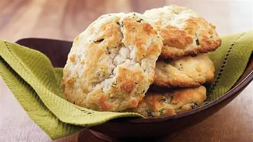 Полезное луковое печенье с кокосовой мукой
