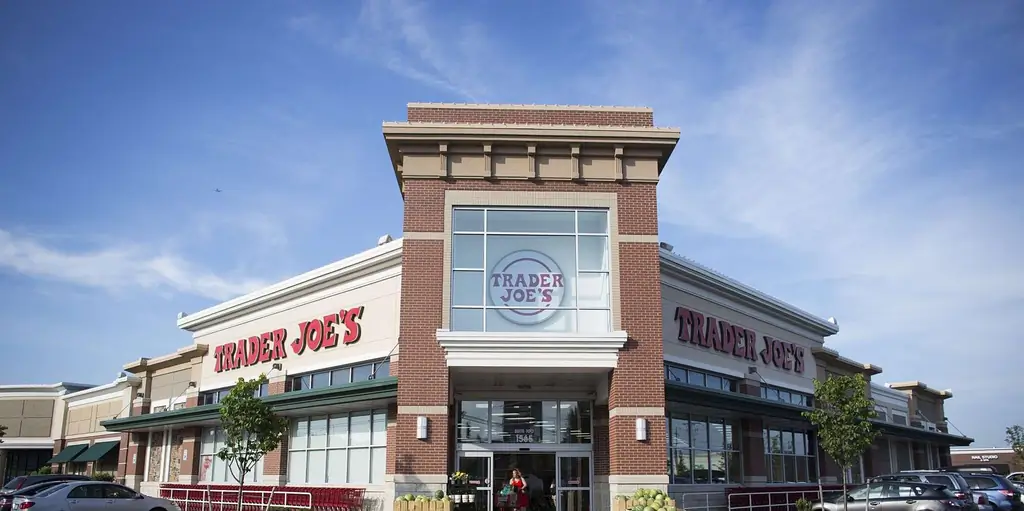 Мой вклад в вечеринку с обедом – это всегда одна еда от Trader Joe’s