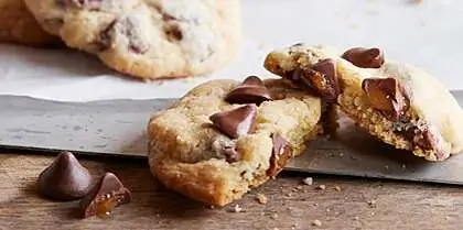 NESTLÃ‰Â® ПЛАТА ДОМÂ® DelightFulls с карамельной начинкойâ"¢ Рецепт печенья с шоколадной крошкой