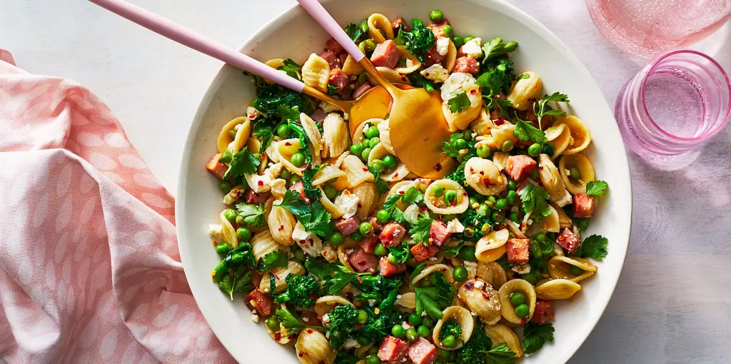 Рецепт салата с макаронами и ветчиной