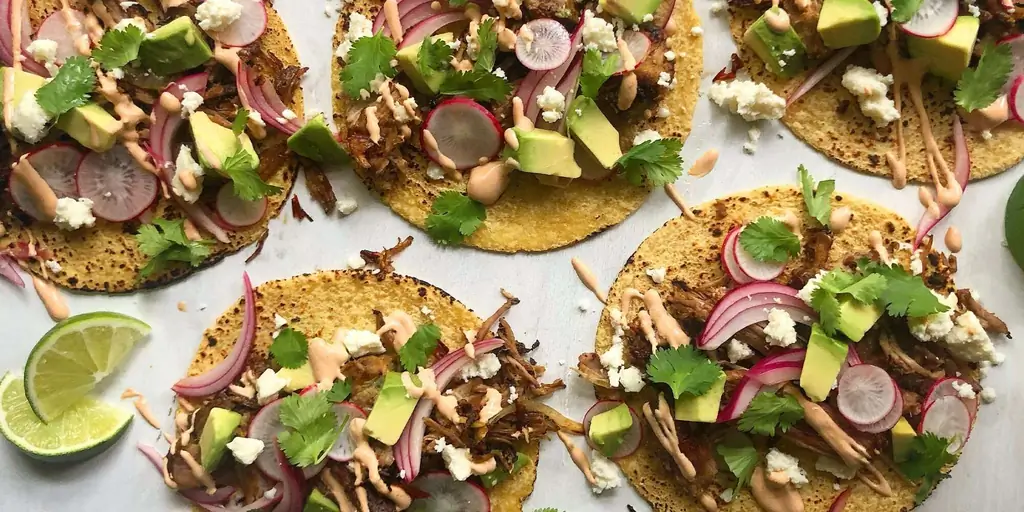 Carnitas Tacos с рецептом крема Chipotle
