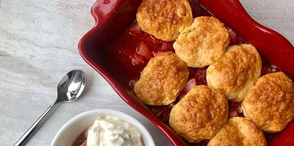 Рецепт запеканки с клубничным песочным пирогом