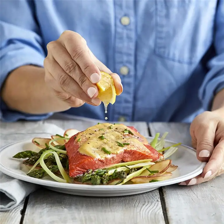 Жареные Сквош и Манчего Кесадилья с нектарино-томатной сальсой Diabetic Living Magazine