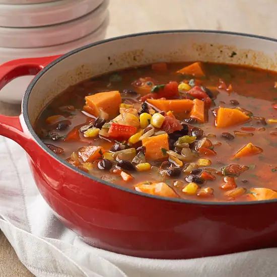 Рагу из сладкой картошки и черной фасоли