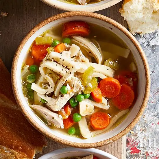 Скороварка с курицей и лапшой