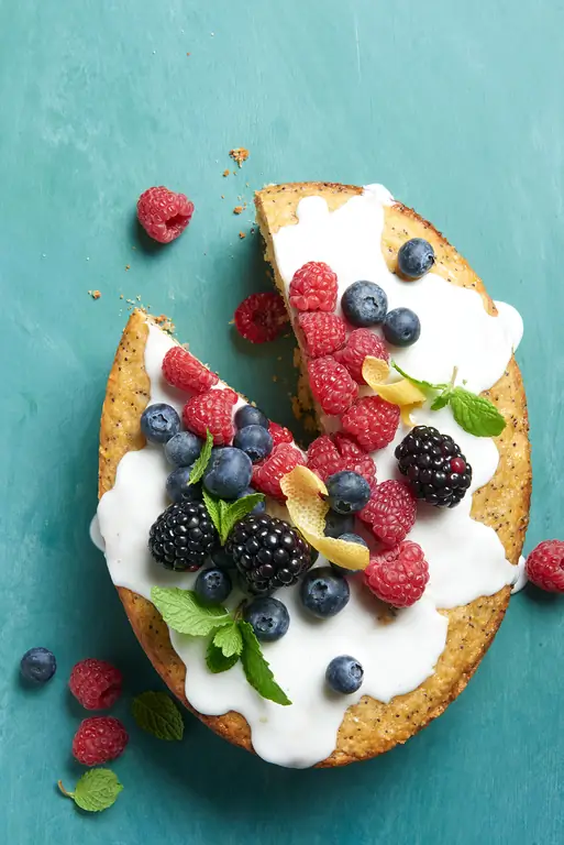 Пирожное с лимонным маком