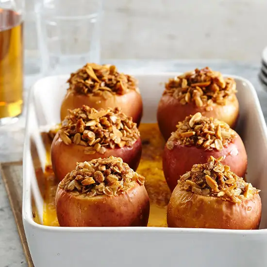 Бранч Запеченные яблоки с греческим йогуртом