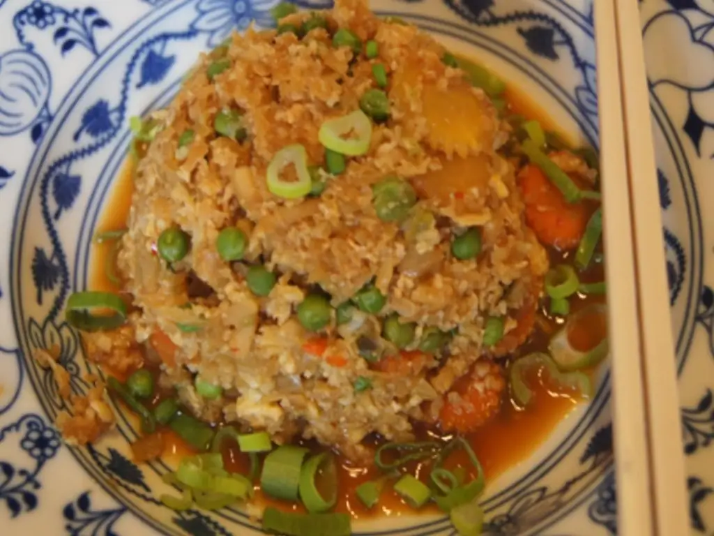 Рис с цветной капустой в воке