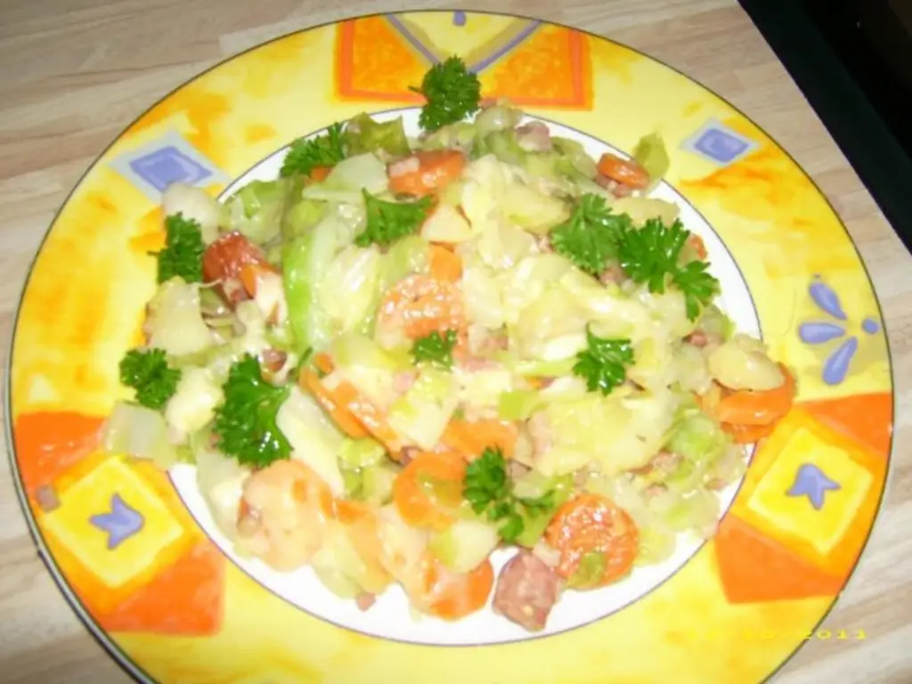 Остроконечная капуста с сыром и беконом