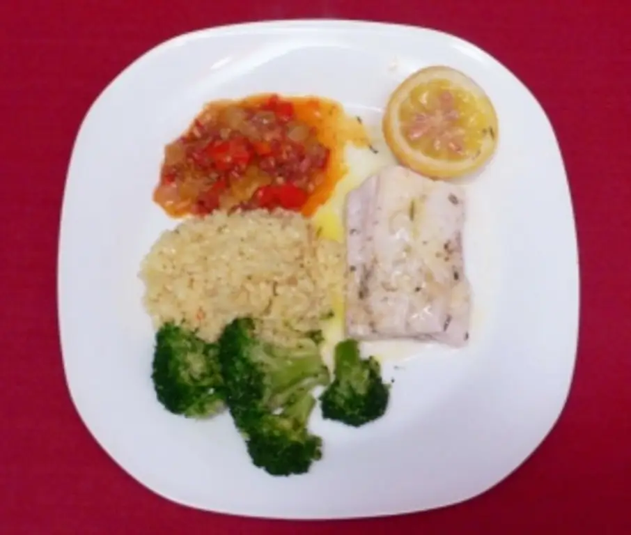 Судак с ризотто и брокколи с чесноком