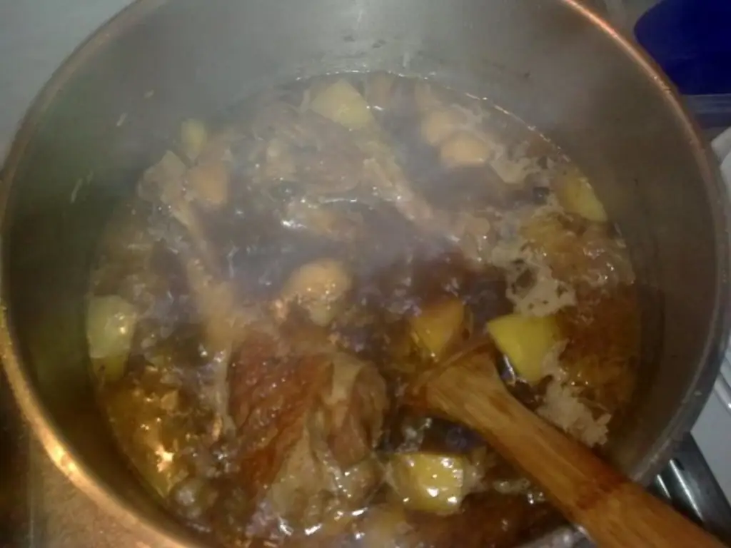 Голень из индейки со сладким картофелем