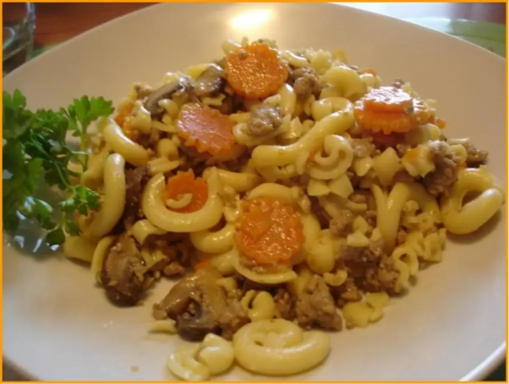 Вилка спагетти со свиным фаршем