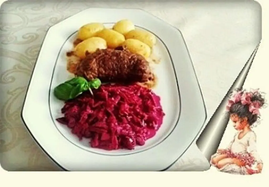 Говяжьи рулеты с картофелем-тройкой и салатом из свеклы